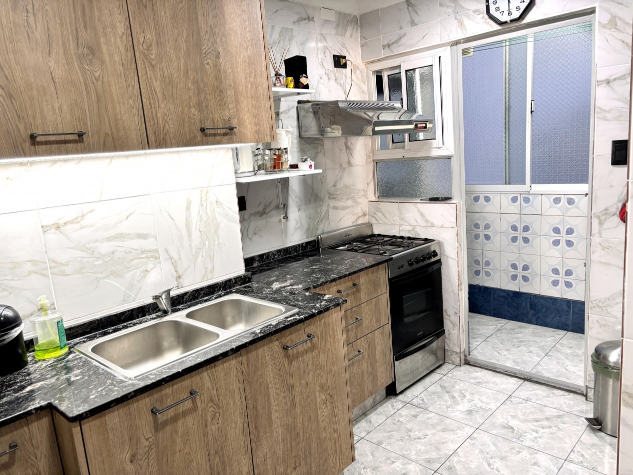 Venta Departamento 4 ambientes c/balcon y dep.
