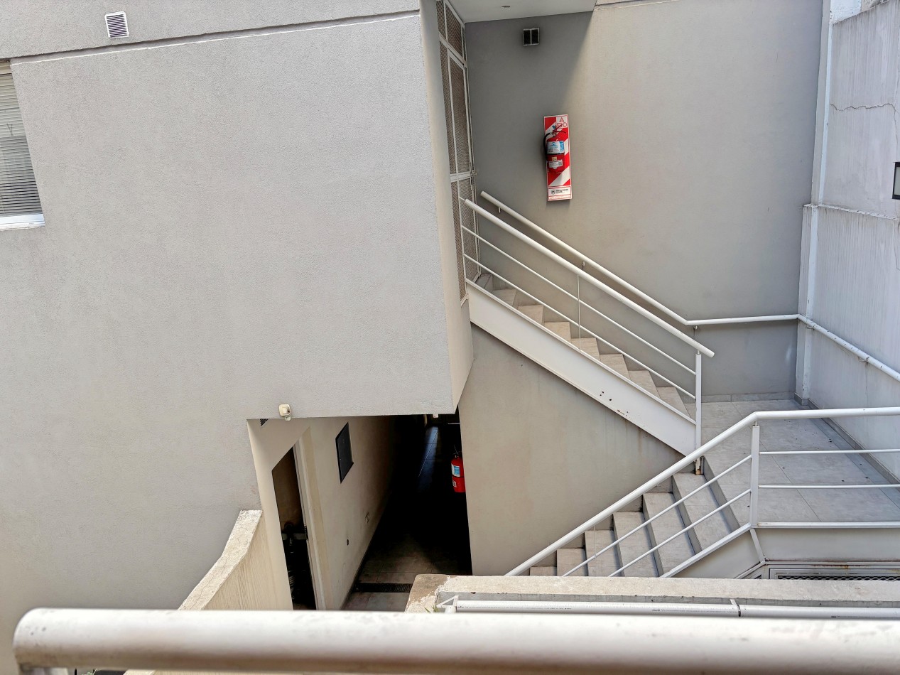 Caballito Hermoso Duplex de 3 Ambientes al Contrafrente, 1er Piso x Escalera: