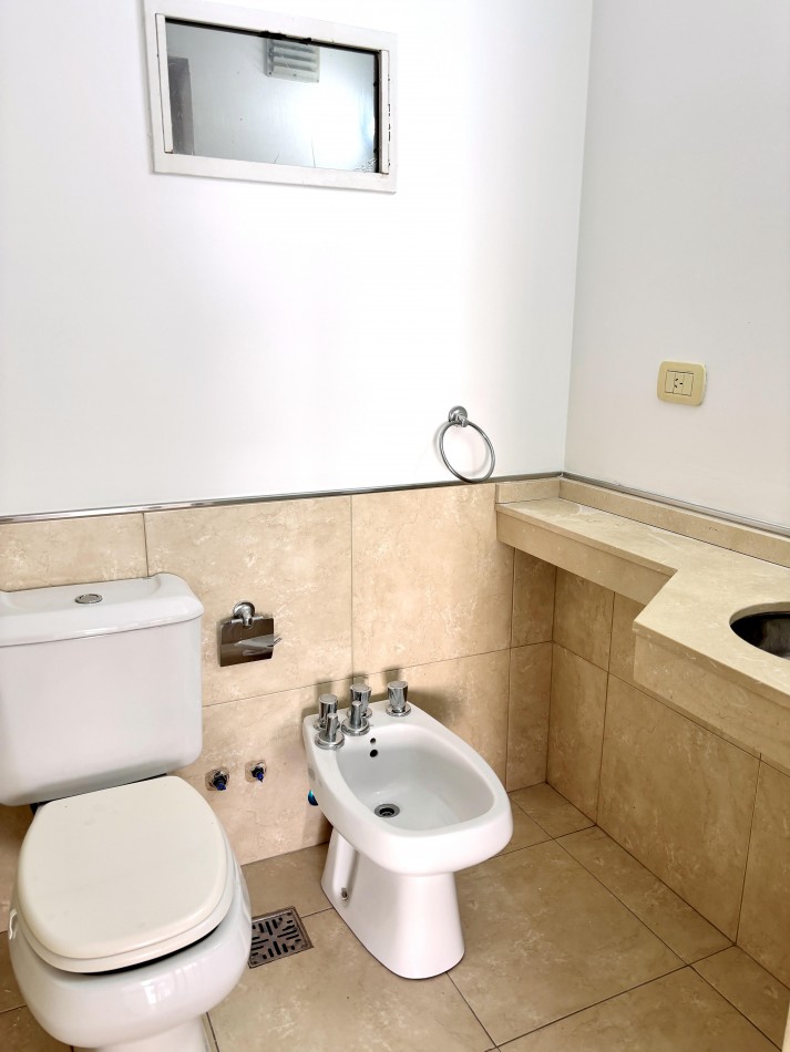 63m2 Duplex de 2 Ambientes c/2 baños y balcon.