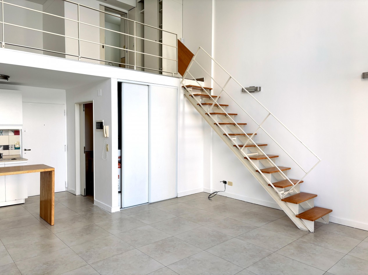 63m2 Duplex de 2 Ambientes c/2 baños y balcon.
