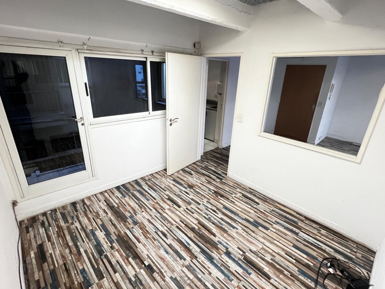 Oficina 72,00 m² Baño Propio - Balcon Corrido Air/ac Impecable