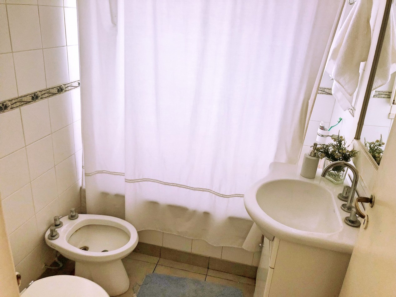 4 Ambientes c/balcon. Super luminoso con balcon corrido, vista abierta.