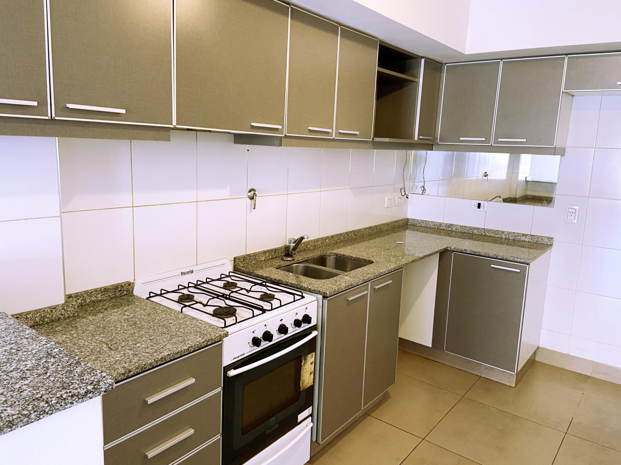 2 Ambientes c/balcon. Super luminoso con balcon corrido, vista abierta.