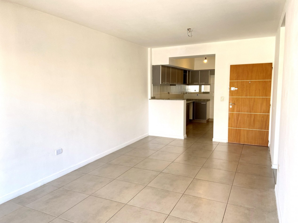 2 Ambientes c/balcon. Super luminoso con balcon corrido, vista abierta.