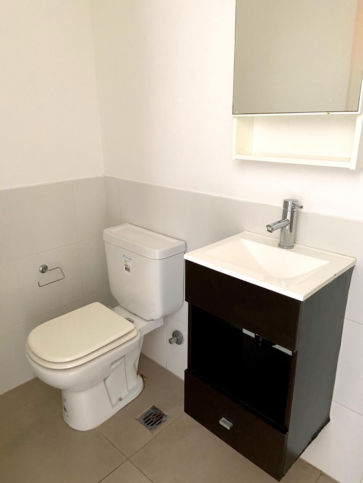 2 Ambientes c/balcon. Super luminoso con balcon corrido, vista abierta.