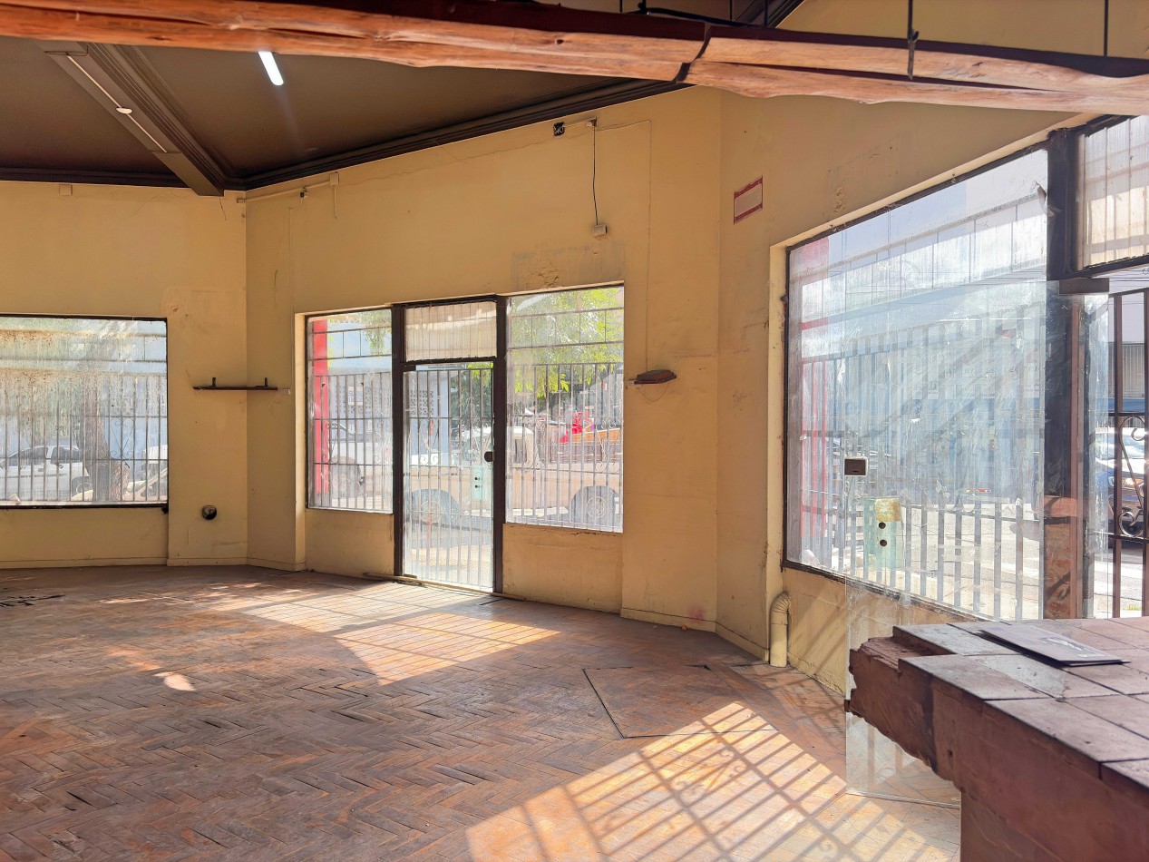 Local comercial en esquina 145m2 c/sotano