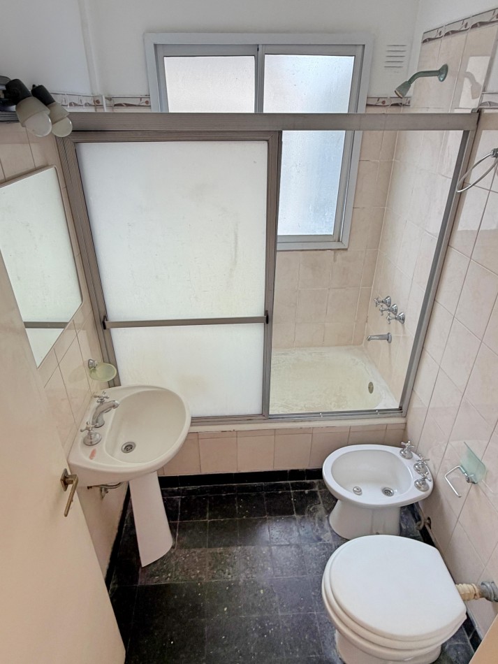 Depto 2 Amb con Balcon Sup: 45m² m Subte.