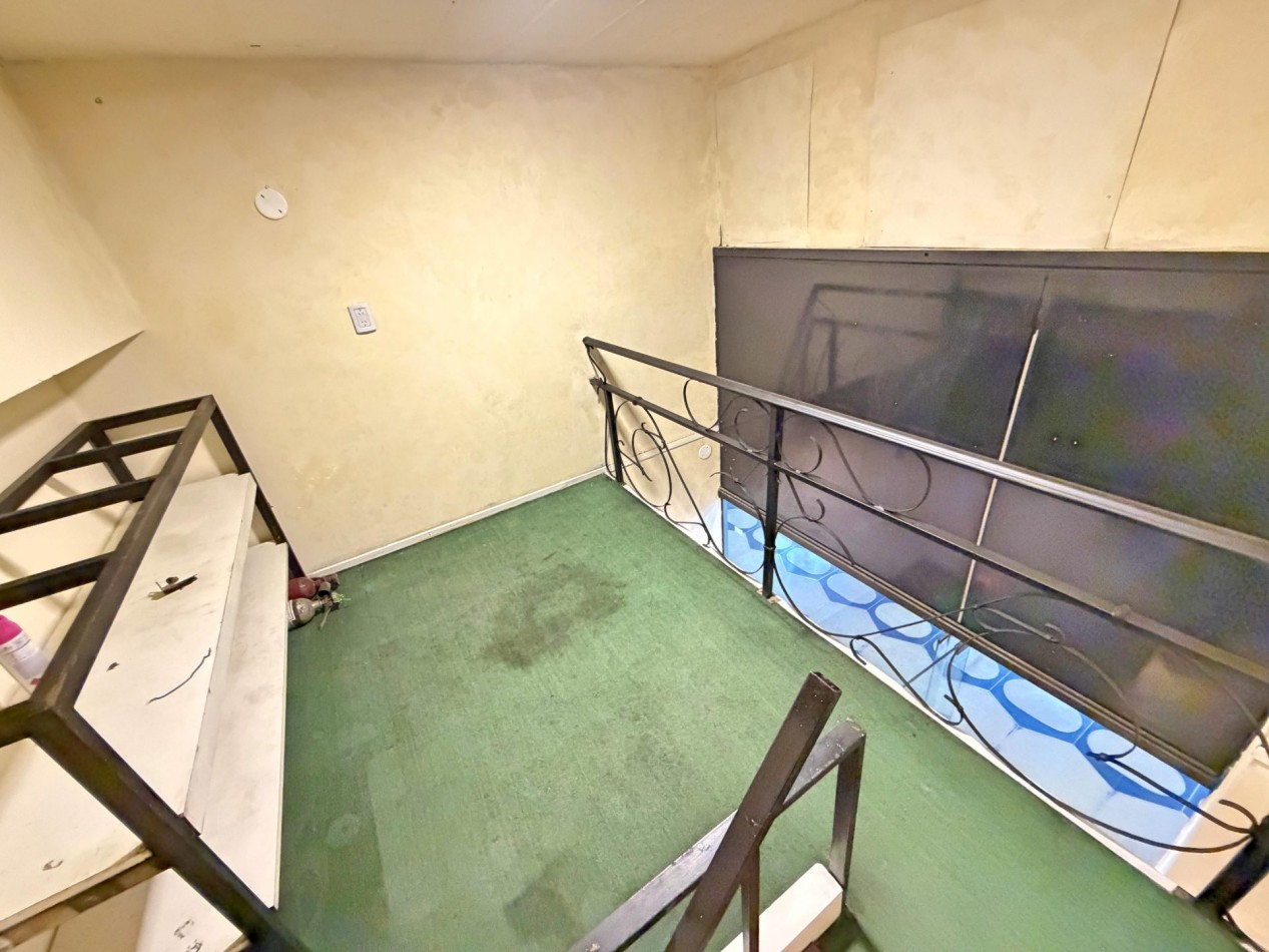Alquilo Local Comercial 14m2 totales en PB.