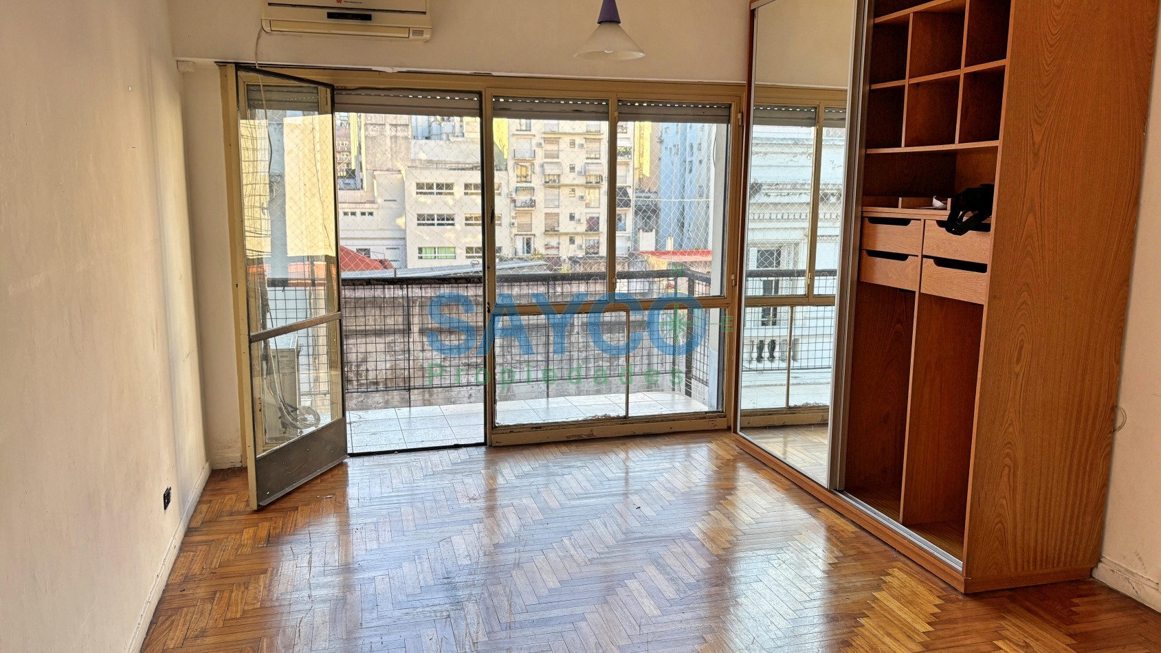 Vendo 2 ambientes con balcon