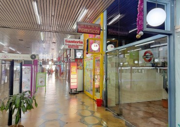Alquilo Local Comercial 14m2 totales en PB.